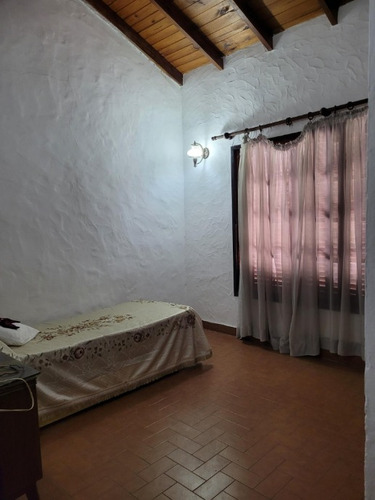 Chalet En Venta En Castelar Sur