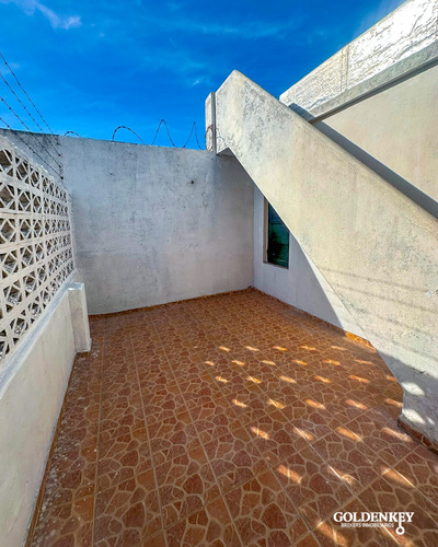 Alquiler Casa 2 Dormitorios Con Opción A 3 Y Balcón Y Patio En Barrio Cerro