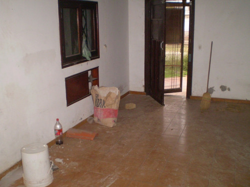 Vendo Buen Chalet Tradicional 5 Ambientes A Refaccionar 1 Cuadra De Ruta 3