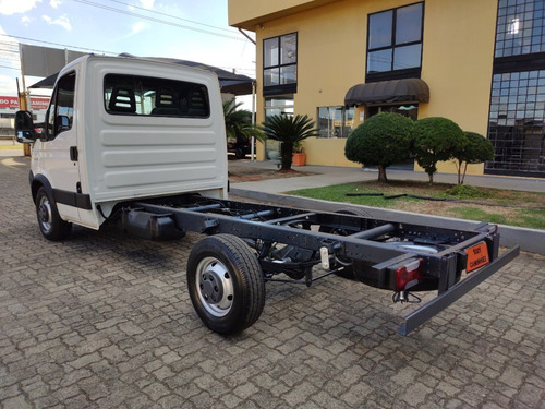 Imagem 4 de 8 de Iveco Daily 35s14 2016/16 Único Dono - No Chassi 245.000 Km