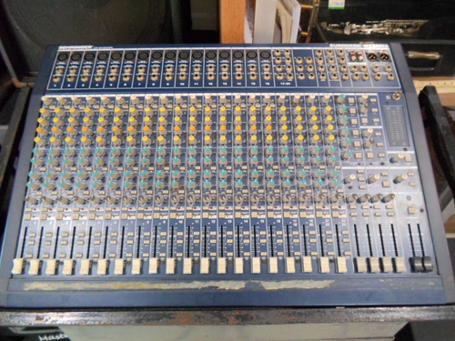 Mesa De Som Behringer Eurodesk Mx 2442a