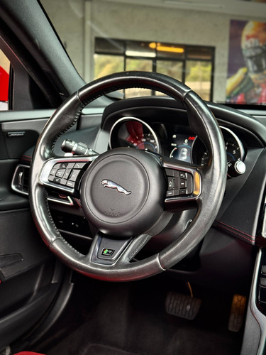 Jaguar XE 2.0 Turbocharged R-Sport Aut.