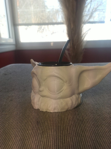 Imagen 2 de 3 de Mate Baby Yoda