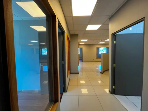 Ciudad Empresarial 300m2 Habilitada 10 Privados Trifasica
