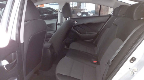 Imagen 10 de 15 de Kia Forte Sedan 2018 4p Ex, Tm6, Bl, Cmara Reversa 7, F.