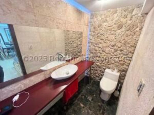 #24-6932 Espectacular Town House En El Hatillo