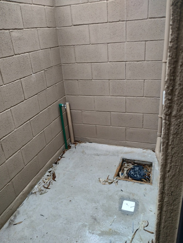 Casa , 2 Dorm, Patio , Cochera, Rejas , Muy Segura , Se Encuentra En Pinar Entre Av Giannattasio Y Ruta Interbalnearia En Calle 18 De Julio Y Cerrvantes