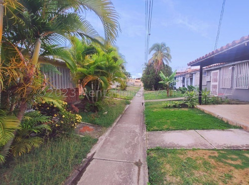 Imagen 25 de 30 de $/$/$/$ Acogedora Casa En Cabudare ++urb. El Trigal ++ Ampliada ++ A Una Cuadra Cc Trigalpa++ Seniat **0412+.056.+03.+76 ** L.t ** /co/-di/-go/ 23-24476