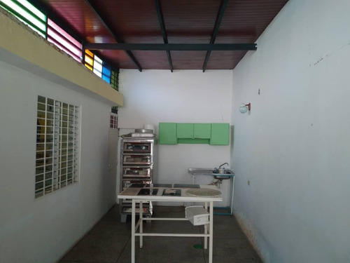 Imagen 7 de 11 de Palo Negro / Lisbeth Garcia +584128676402