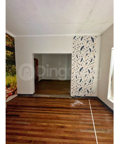 Venta De Local Comercial Céntrico Con Estacionamiento