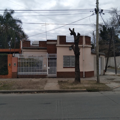 Imagen 1 de 23 de Tres Ph En Bloque Todos Con Entrada Independiente - Depto. De 3 Ambientes Y Patio, Monoambiente Con Cocina Y Patio Y Depto. De 2 Ambientes Con Patio Y Entrada De Auto.