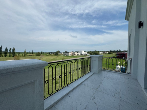 Casa En Venta En Chacras De Pergamino Con Pileta