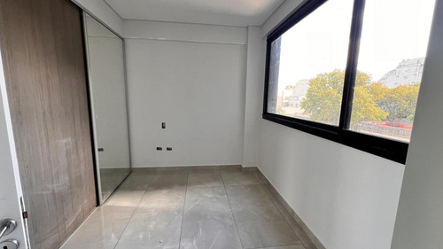 Departamento En Venta, 3 Ambientes En Flores