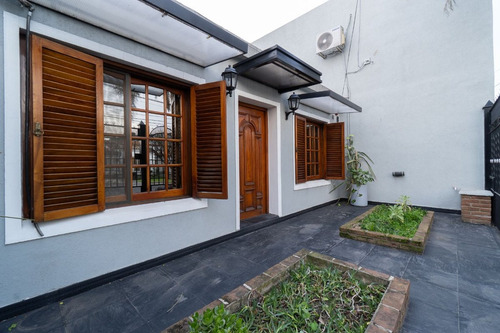 Venta De Casa 6 Ambientes En V. Tesei Apto Credito