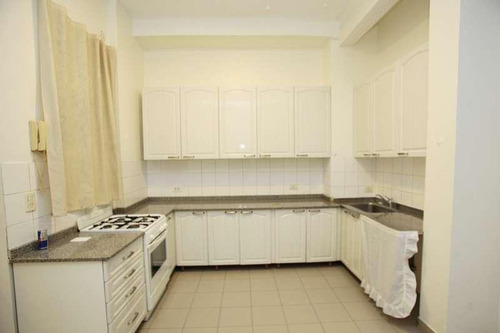 Recoleta - Cuatro Dormitorios Con Dependencia- Alquiler