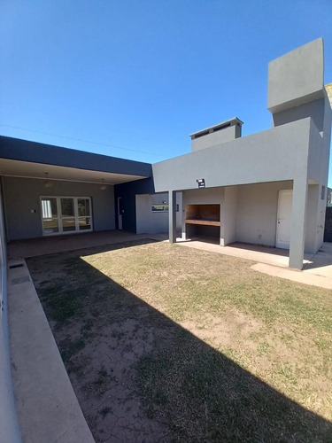 Casa En Barrio Brigadier López