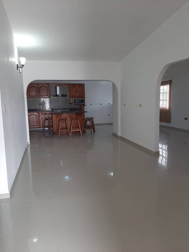 Se Alquila Casa En La Urbanizacion Puertas Del Sur