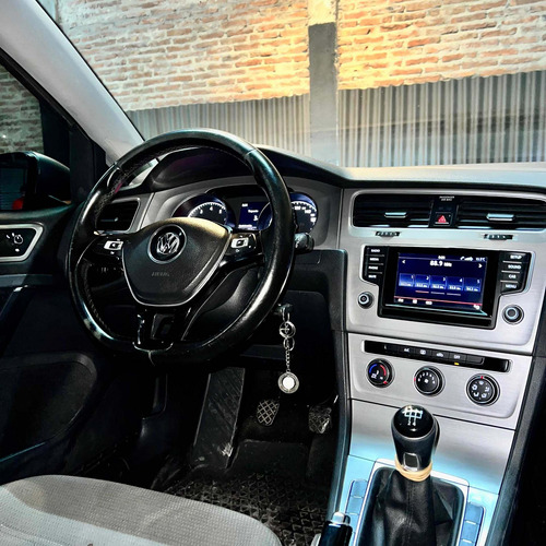 Imagen 13 de 24 de Volkswagen Golf 2016 1.6 Trendline