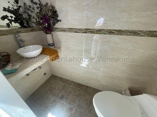 23-30160 Venta Hermosa Casa, Completamente Remodelada Y Decorada Con Muy Buen Gusto