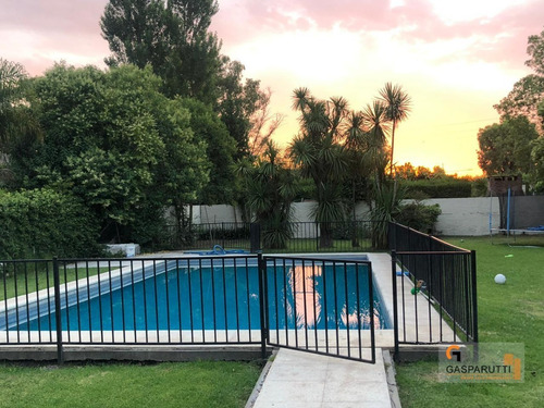 Imagen 3 de 10 de Casa Quinta En Venta En Maschwitz! 4 Ambientes