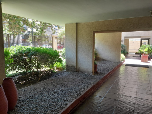 Av. Holanda/elidoro Yáñez. Vende Único Dueño. ¡sin Comisión!