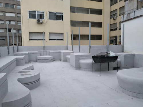 Imagen 19 de 21 de Oficina En 18 De Julio Frente A La Intendencia, 313 M2, Reciclada !!