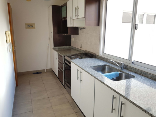 Departamento 2 Amb Al Frente Con Balcon