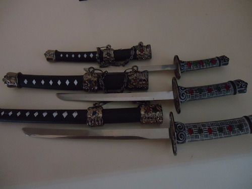Kit Mini Katana Com 3 Espadas Enfeite Com Suporte Samurai