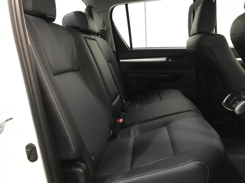 Imagen 15 de 22 de Toyota Hilux 2.8 Srx Srv Dx Sr 4x2 4x4 At Mt Amarok V6