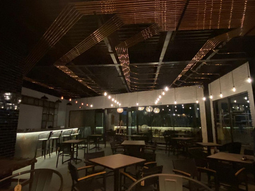 Traspaso Restaurante Bar Todo Acondicionado Con Lic. Alcohol