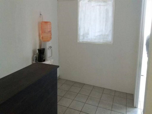 Imagem 7 de 13 de Sala Comercial Em Ótimo Estado Com Banheiro Na Vila São Jorge Em São Vicente E Está Em Otimo Estado Para Montar Seu Escritorio Ou Seu Consultório Ou Até Mesmo Um Comercio Com Uma Otima Localização Pr
