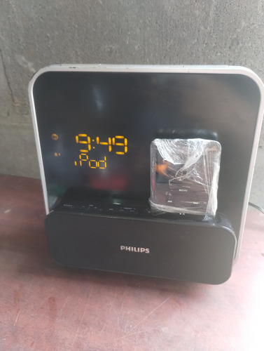 Reloj Despertador Philips Dc315, Radio Ipod/iphone Negro (Usado)