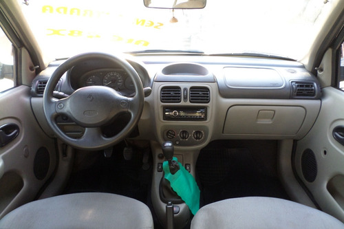 Renault Clio Sedan 1.0 16v 4p 2004/2004