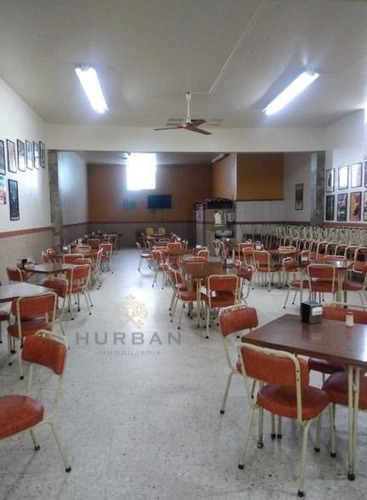 Hurban Vende Local Comercial Aclientado Y Equipado.