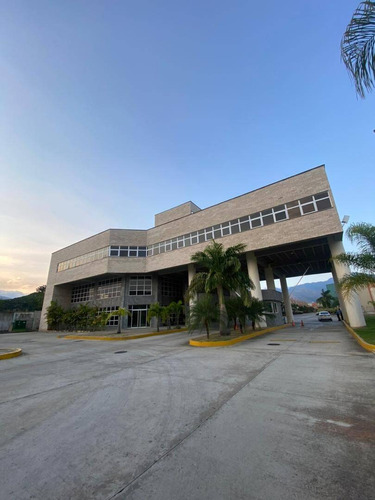  Galpon Comercial En Venta En El Centro Empresarial Del Norte, Urb. Manantial C-219811 H.h