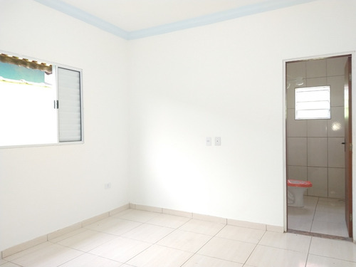 Imagem 10 de 14 de Casa Em Mongaguá , Casa Nova Com Quintal Espaçoso .
