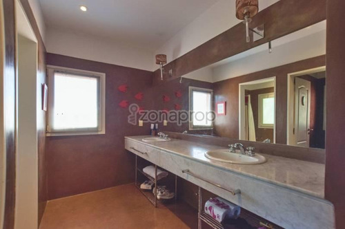 Imagen 23 de 27 de Lindisima Casa Con Mucha Luz Natural Sobre Espectacular Lote Interno De 1.372 M2