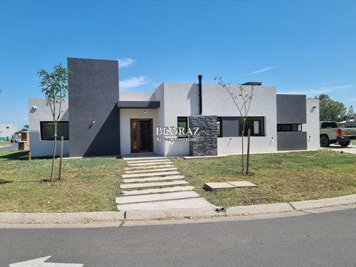 Casa  En Venta En Santa Elena, Pilar Del Este, Pilar