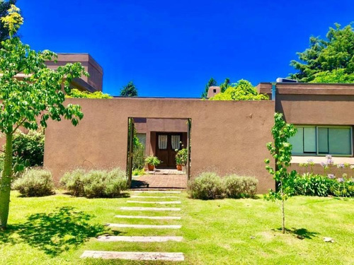 Venta - Casa En El Buen Retiro - Bayugar Negocios Inmobliliarios