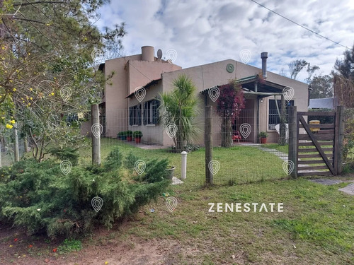 Vende Casa En Balneario Buenos Aires, Manantiales, De 2 Dormitorios En Suite.