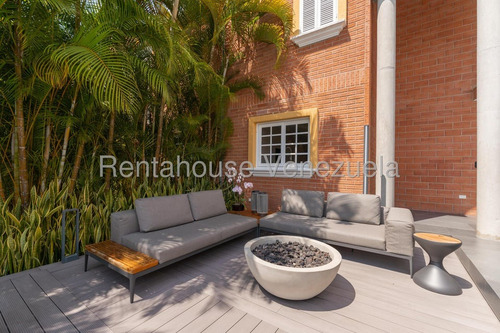 Espectacular Casa En Venta Ubicada En Alto Hatillo 25-18002