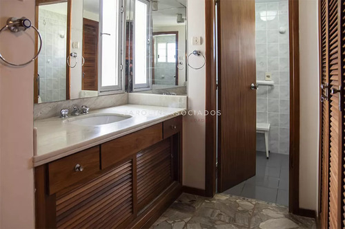 Apartamento En Veneta De 3 Dormitorios En Malecon Iii, Punta Del Este