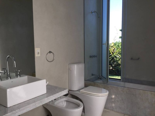 Casa En Venta De 3 Dormitorios En Punta Piedras (ref: Bpv-5668)