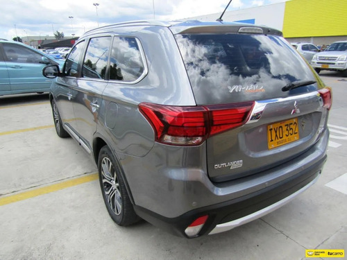 Mitsubishi Outlander At 2.4 4x4 7p