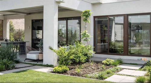 Casa En Venta, Nueva De 3d-3,5b. En Colina