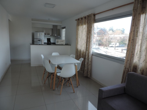 Imagen 8 de 11 de Apartamento- Rambla Costanera, Dos Dormitorios Y Dos Baños