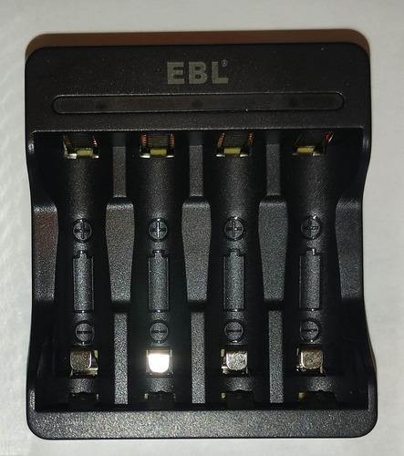 Cargador Ebl M7011 Para  1-4 Baterías Li-ion 1.5v Aa-aaa