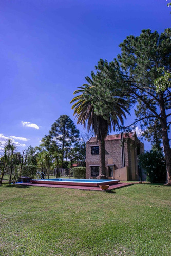 Venta. Roldan. 3 Dormitorios Piscina. Terreno Forestado De 788 M2 Permutas!!! Bajo Su Precio