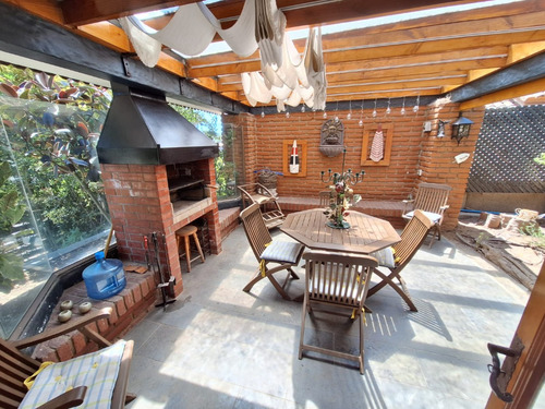 Amplia Y Sólida Casa En Pinares De Montemar