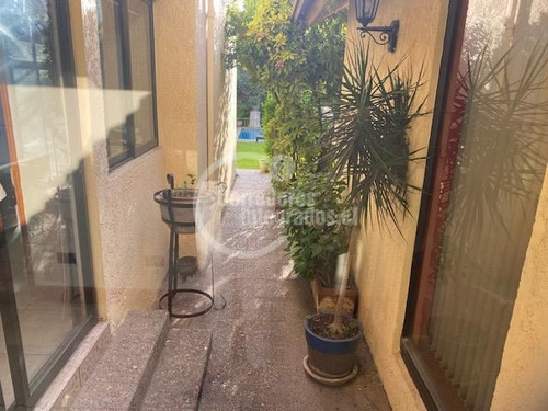 Casa En Venta De 6 Dorm. En Las Condes
